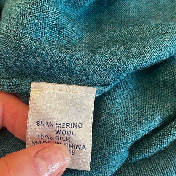 NWOT Peter Millar quarter zip sweater - Picture 3 of 3